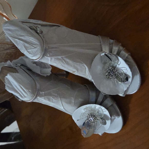 Sam Edelman Silver Heels with Floral Detail - Picture 3 of 6